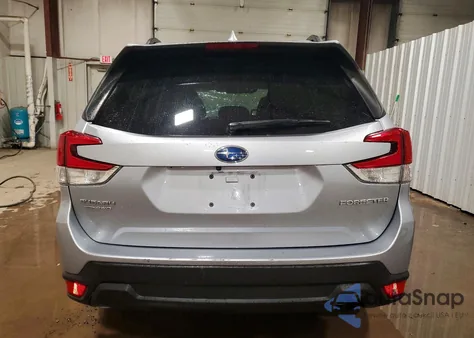 2023 Subaru Forester Premium z USA, uszkodzony, nr VIN JF2SKAEC7PH415695